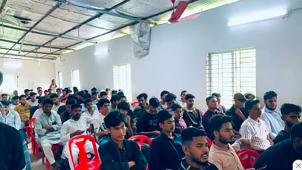 চট্টগ্রামে শতাধিক নেতা-কর্মী নিয়ে ‘বিশ্রামাগারে’ নিষিদ্ধ ছাত্রলীগের সভা